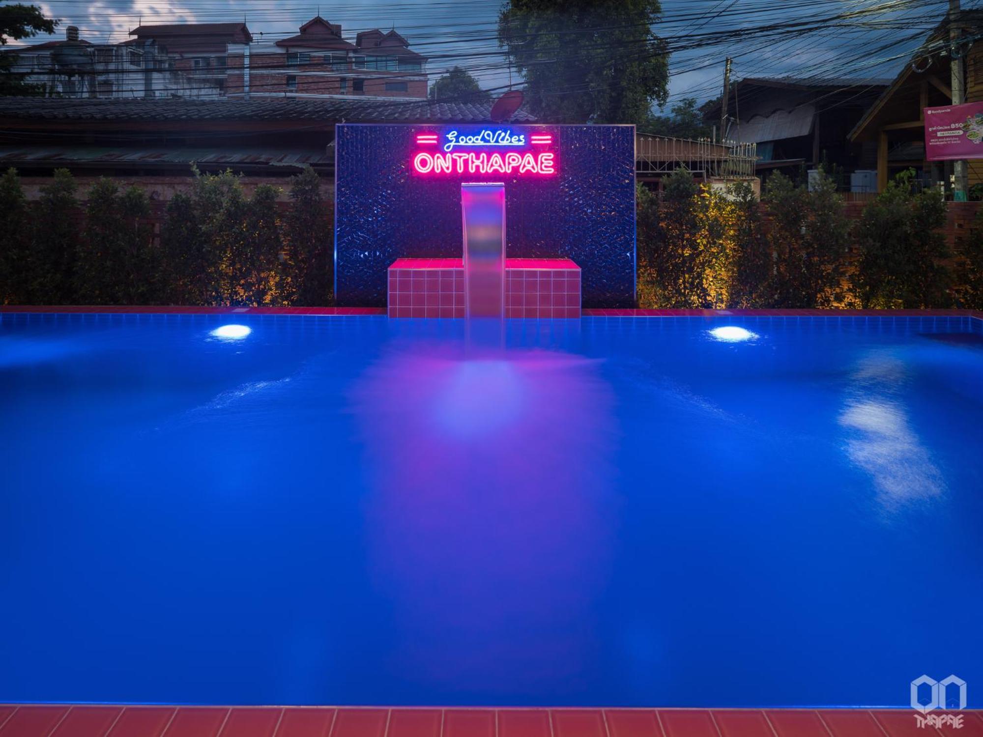 On Thapae Gate Chiangmai Hotel Csiangmaj Kültér fotó